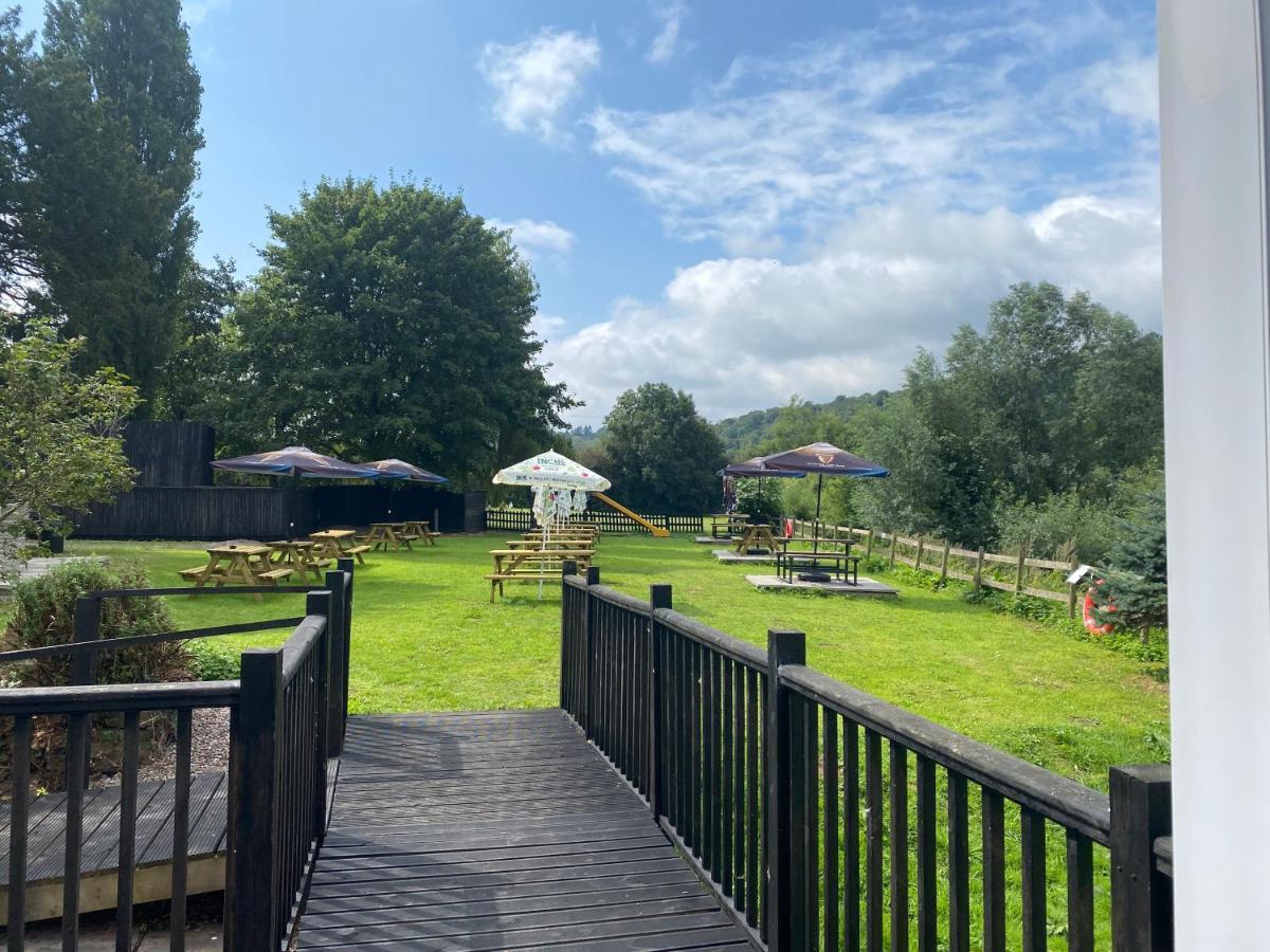 Chainbridge Usk Riverside Gastro Pub And Accommodation Trostrey Exterior foto