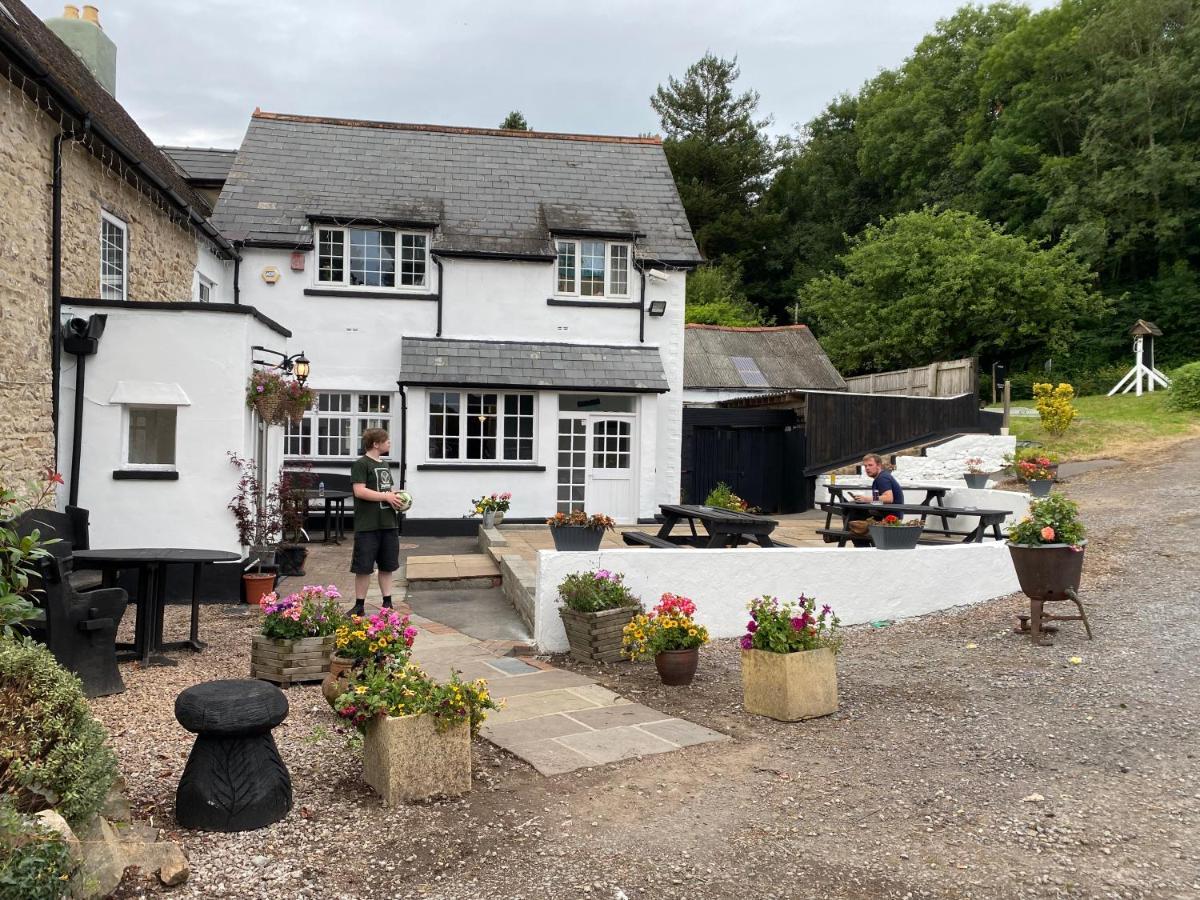Chainbridge Usk Riverside Gastro Pub And Accommodation Trostrey Exterior foto